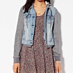 American Eagle Hoodie Jean Jacket!!